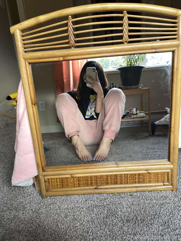 You could fit me in a tiny box the size of this mirror 😜 1