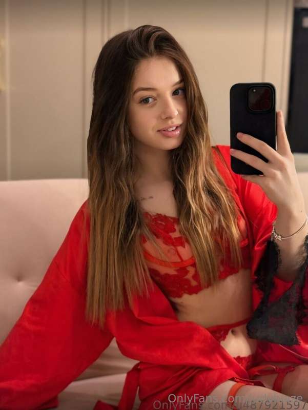 🍭FREE🍭FREE🍭FREE🍭At first glance a petite and cute girl @kira..
