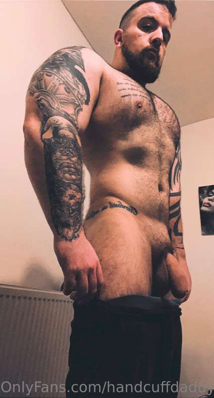 Feeling chunky and hairy after Christmas! Back to the gym 😈🍑.. 3
