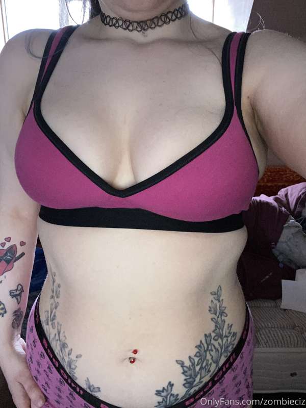 Trying to decide which of my old bras I should ditch...💖 wha.. 8