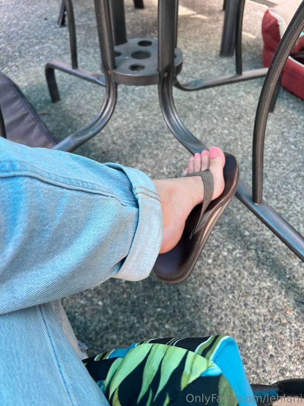 I know you want to feel my beautiful soft feet 🩷💦 3
