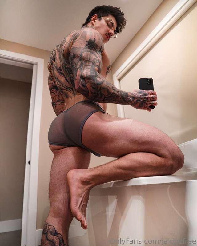 Enjoying the view are we 😉🤓..?My ADULT content 🔞👉 @Jakipz