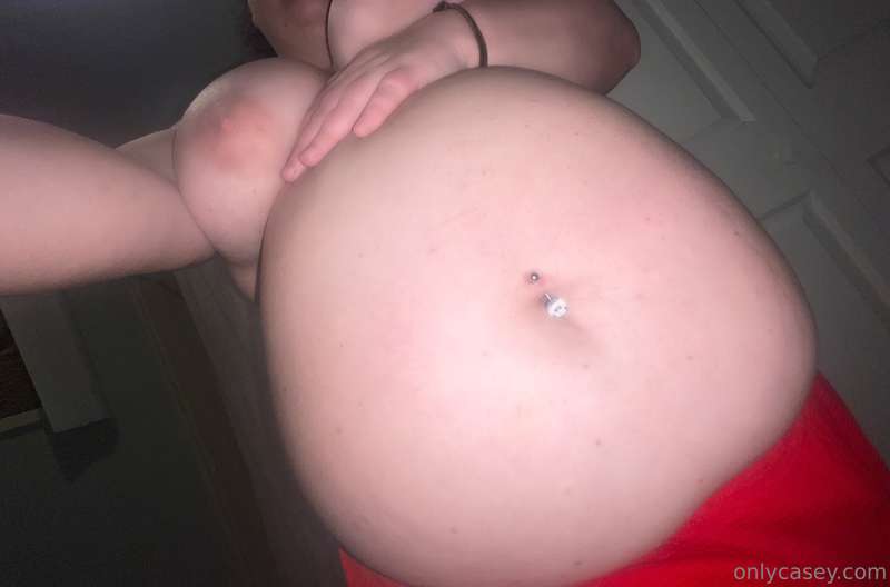 Lil flu A can’t stop this belly from growing 🐖🐖 2