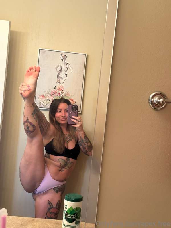 Flexible girls do it best!!