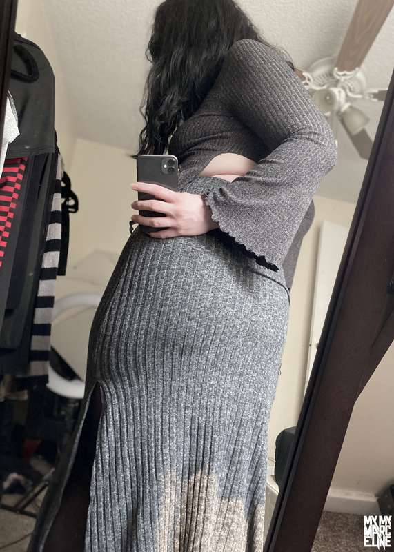 🤍📷[Gray Skirt Pics]📷🤍
I was planning on doing a shoot today,..