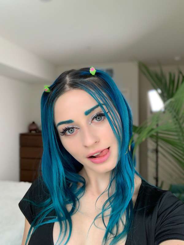 Hey there lovers 💙 hope everyone is having a great Saturday .. 2