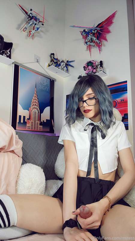 Come kick it with the nerd girl ;3 9