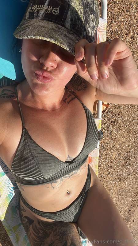 Wanna spend a day at the beach with me? 😇 1