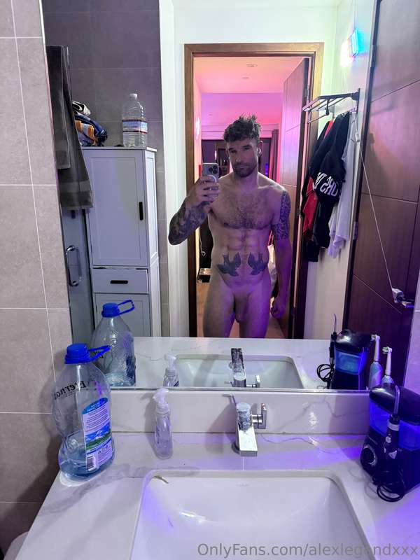 It's a vibe here tonight hit me up to chat 🔥