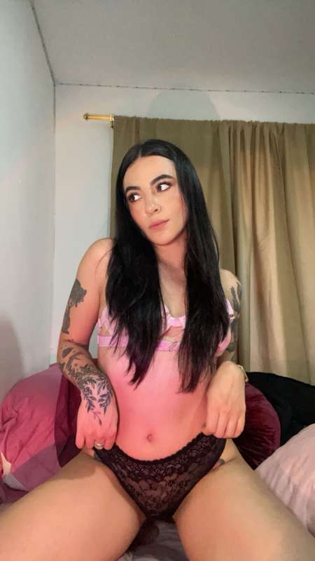 The gorgeous @lucy.cielo made a Free Link for her profile to..