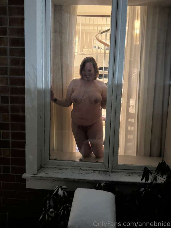 Is that a peeping Tom ?