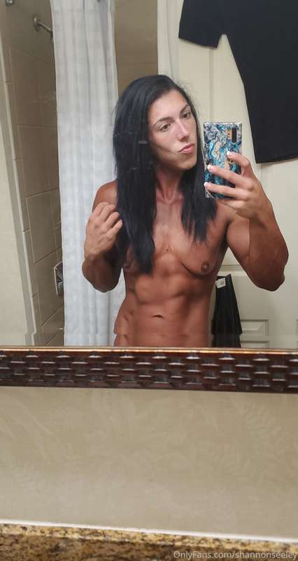 Feeling lean... what do u guys prefer thicker or lean?