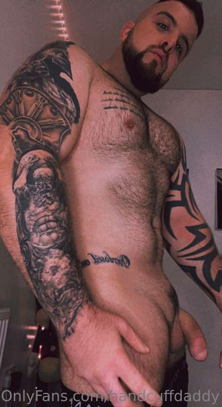 It’s bulking season baby! And hairy season! Should I trim or.. 2