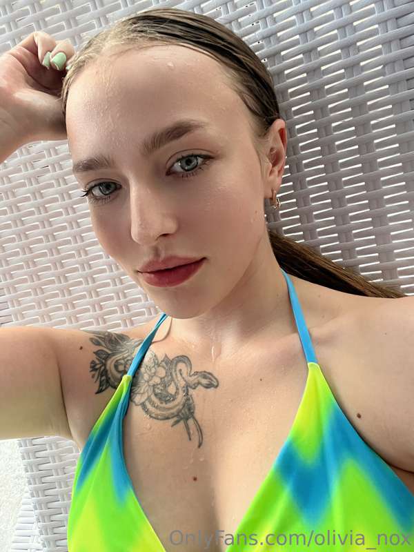 I'm so wet after the pool, can you dry me off?💦😏😆❤️