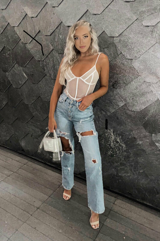 Friday night dinner vibes ? how tall do you guys think I am?..