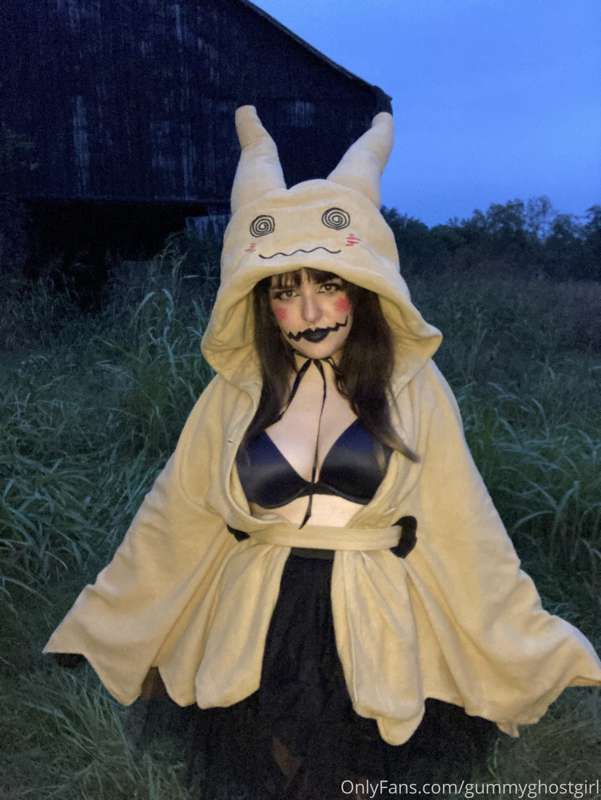 A wild mimikyu has appeared! What will you do? 🖤 6