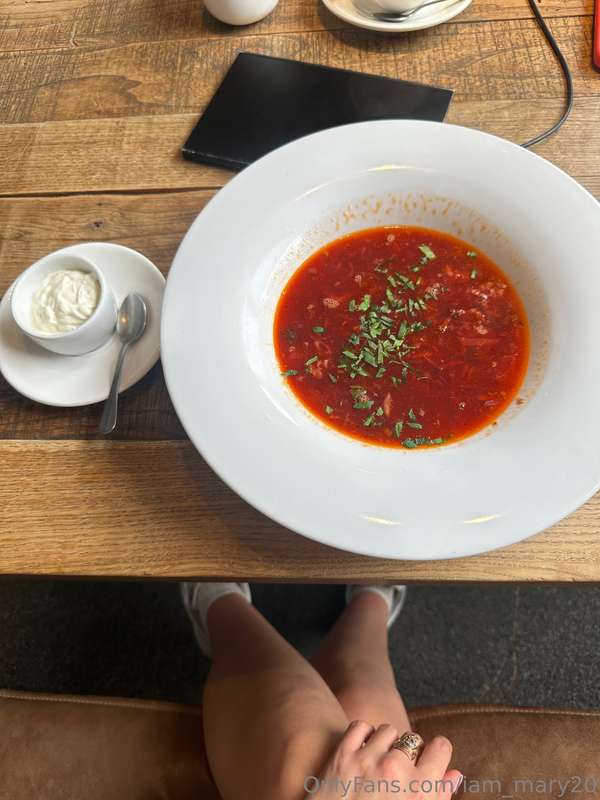 🍲 What’s your favorite dish to cook? I’m all about Ukrainian..
