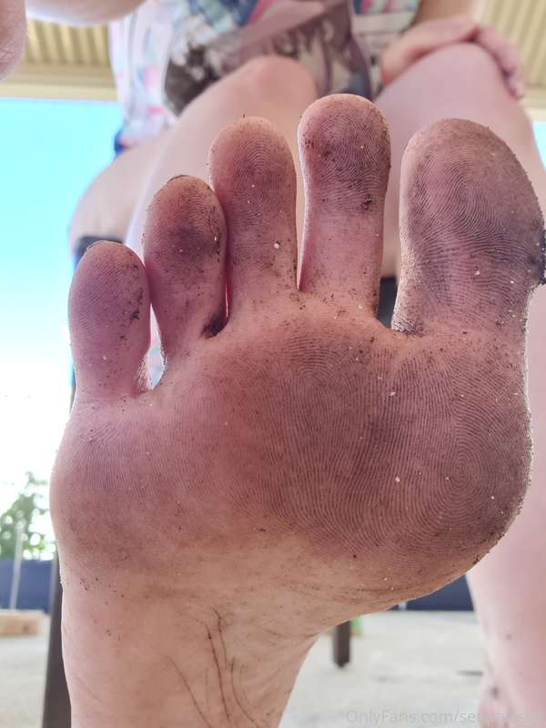 One more dirty foot shot just cause I like this one alot ~