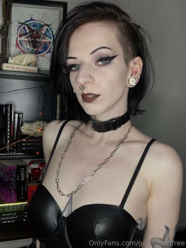 This goth needs to be treated like a fuck toy right now. Jus.. 14