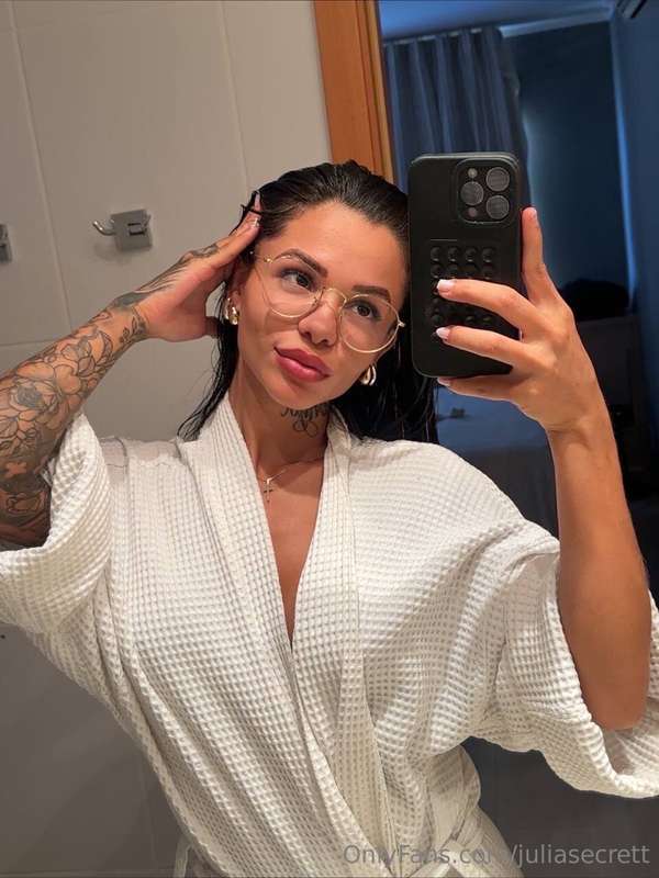 Have you ever done it in the shower before, babe? 🚿