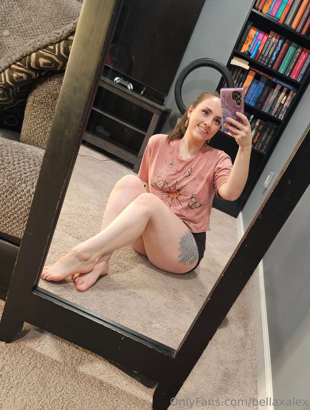 Teasing you in the mirror 😋 1