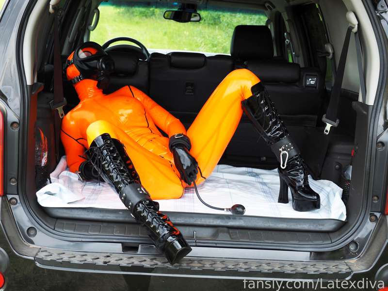 Latexdiva - Fansly - 17 Sep, 2022 4