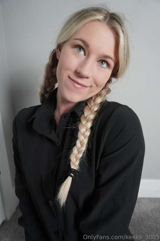 your favorite naughty waitress ;)