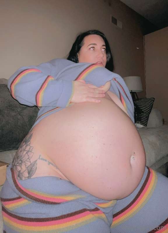 A belly full of pizza and treats! 😍 5