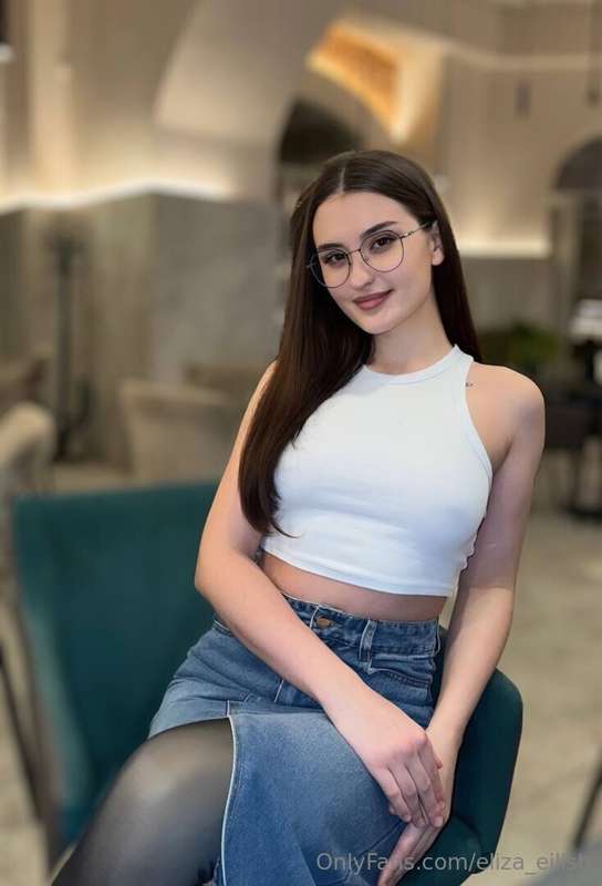 ✨ ANGELIC LOOKS, MAGNETIC ENERGY ✨Mesmerizing eyes, a dazzli..