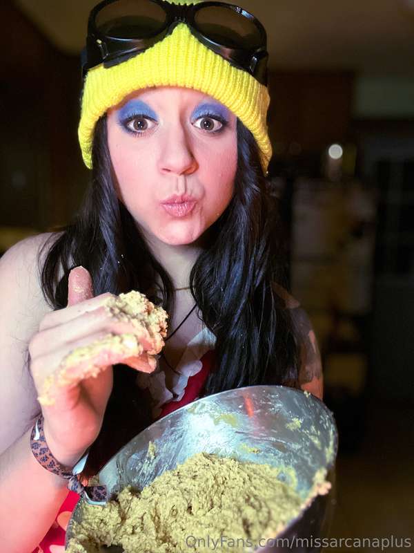 You'd lick this batter off my fingers too, right? 4