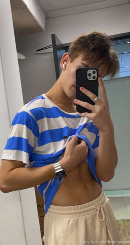 Sneaky pic hehe 🤪🤪 by boyaussiee from OnlyFans Coomer 