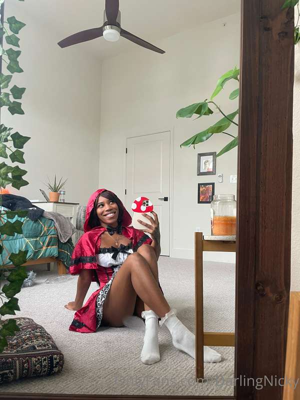 ♥️ Love is in the air! Sending some gushy wet customs to sub.. 3