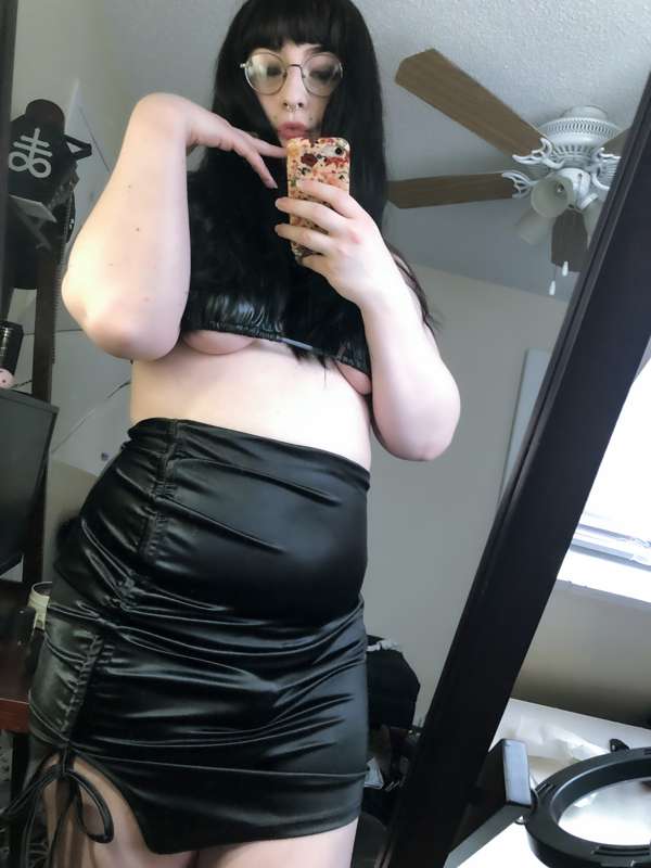 🌺🖤[Satin Skirt Pics]🖤🌺

Just some pics and gifs to accompany.. 2