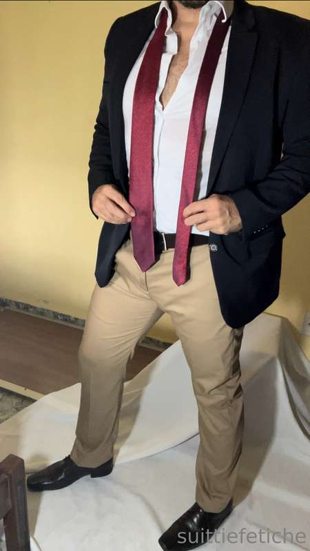 Cada vez me dá mais vontade de vestir roupa social. Gozo fác.. 12