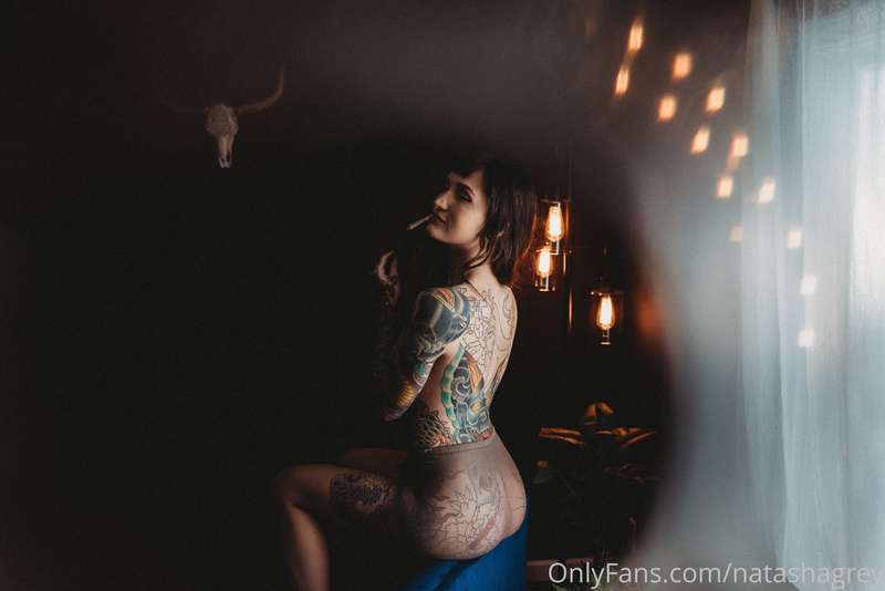 𝒻𝓇𝑒𝓃𝒸𝒽 𝑔𝓇𝑒𝓎 🖤 more from this shoot coming soon! 9