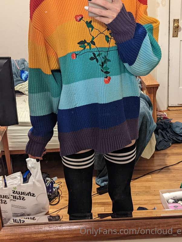 forgive the uhh femboy poses but i got some new socks ufufuf..