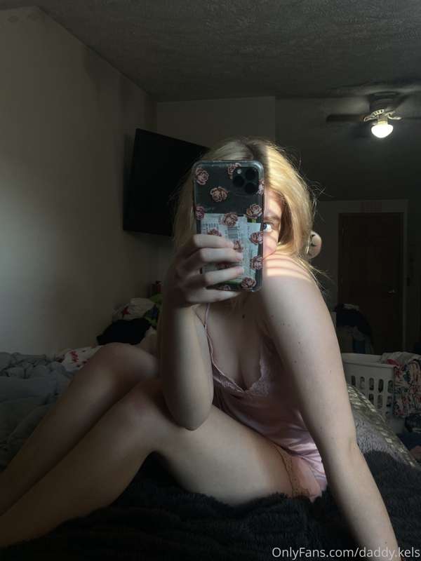 kinda sad :( feeling weird today