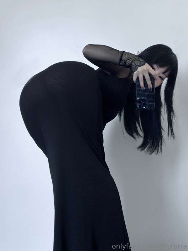 I think this dress is see through can you check for me? 2