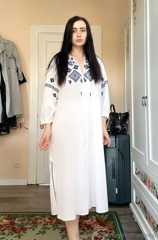 Kittens, check out my dress! Also, I found a photo of the Ea..