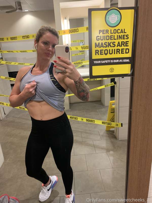 Working out this mom bod. Do you think you could hang with m.. 6