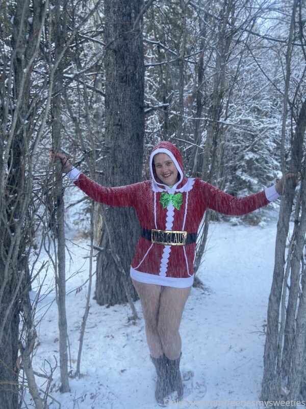 Mrs Claus is a Ho Ho Ho this year, just in time for the fest.. 37