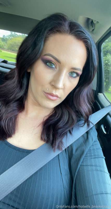 Can anyone guess where I’m headed??? 😜👸🏻♠️🖤😘