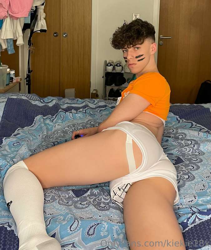 Waiting for you to tackle me ;) 16