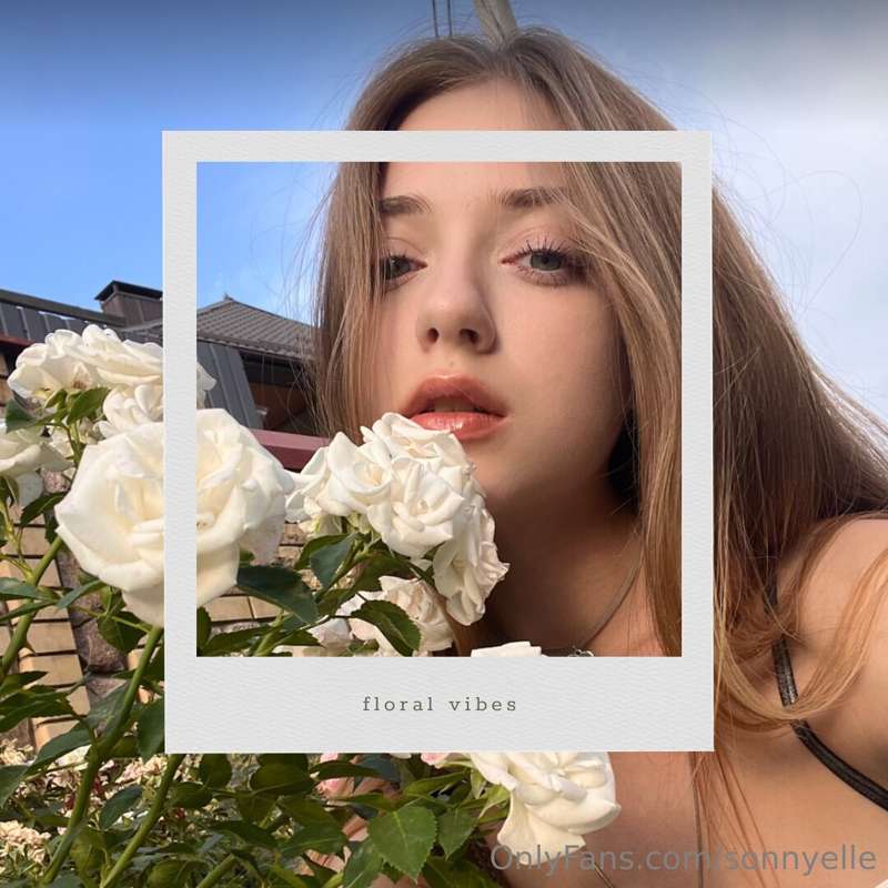 Pure elegance in every petal. 🌿🤍