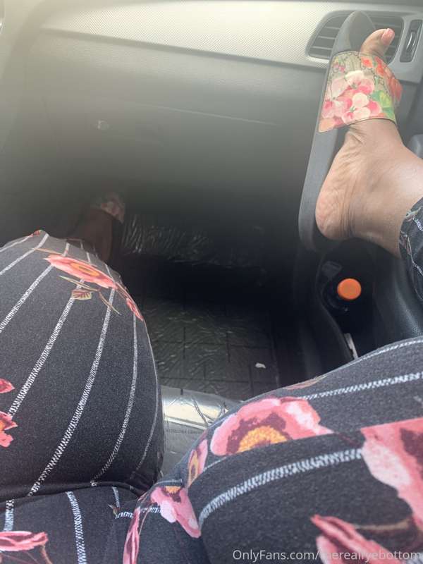Who wanna lick this phat shit 1
