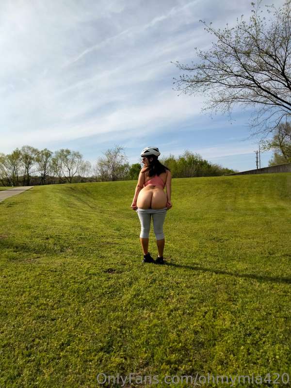 Flashing you in the beautiful northwest arkansas outdoors! 3