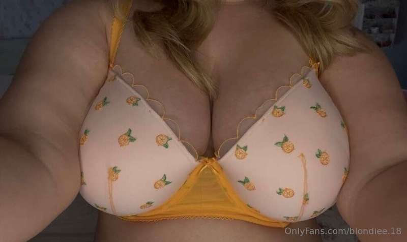 Blondiee.18 - Onlyfans - 07 Jun, 2025 5