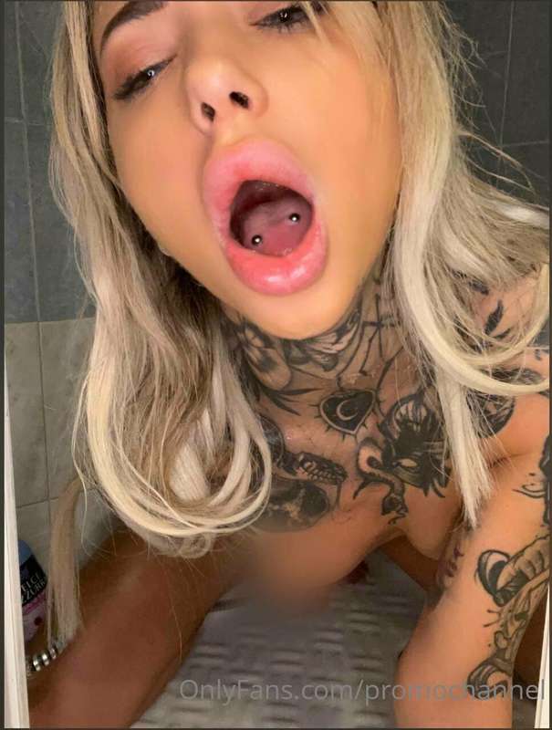 @gloriabianchi TI ASPETTA SUL SUO PROFILO 💙 DOMANI ESCE UN B..