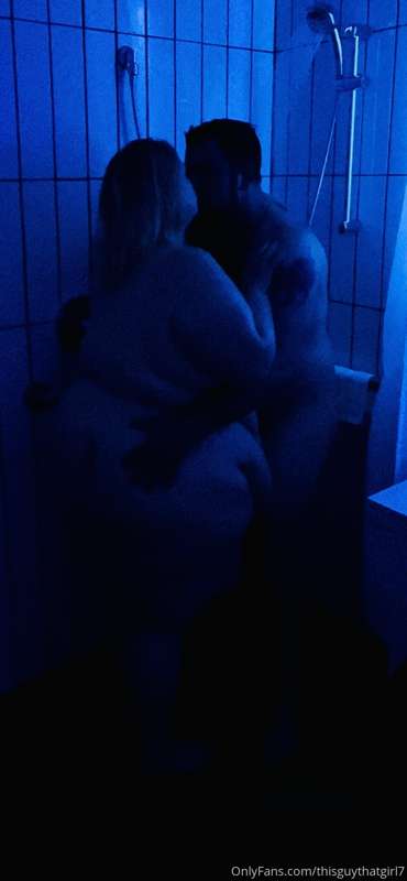 Things got super steamy (and sexy) in the hotel bathroom las..