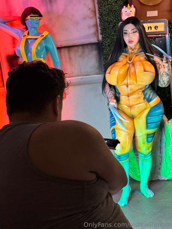Behind the scenes: Getting mating pressed by Deadpool was a .. 5